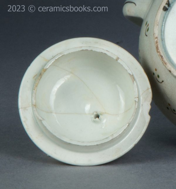 Bachelor or child prattware teapot with flowers. c.1800-1820. AP/1402. Lid.