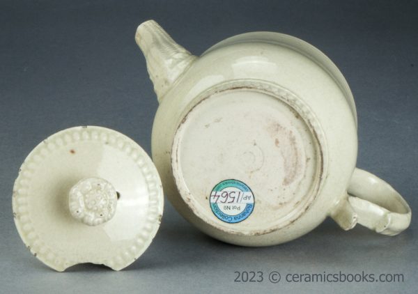 Small creamware teapot with rouletting. Staffordshire. c.1765-1785. AP/1564. Base.
