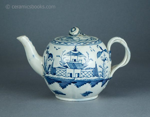 Pearlware teapot, painted blue underglaze Chinese House pattern. Attributed to Leeds Pottery. c.1780-1790. AP1401. Obverse.