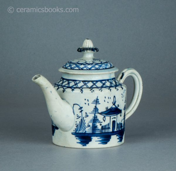 Pearlware cylindrical bachelor teapot with underglaze blue painted 'Chinese House' design. c.1785-1800. AP/1488. Front obverse.